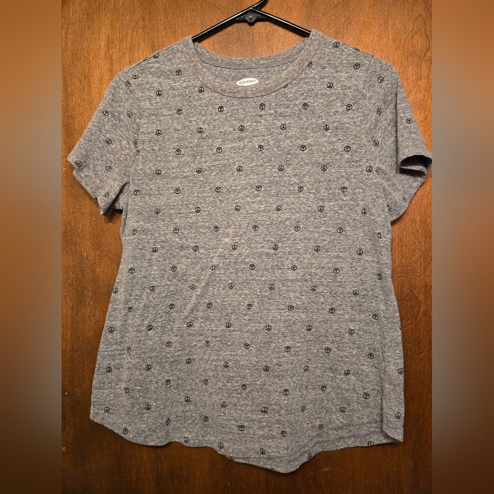Old Navy gray with peace signs tee shirt, size M